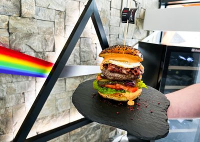 burger Hard Rock w restauracji w Karpaczu