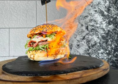 burger Red Hot Chilli Peppers w restauracji w Karpaczu
